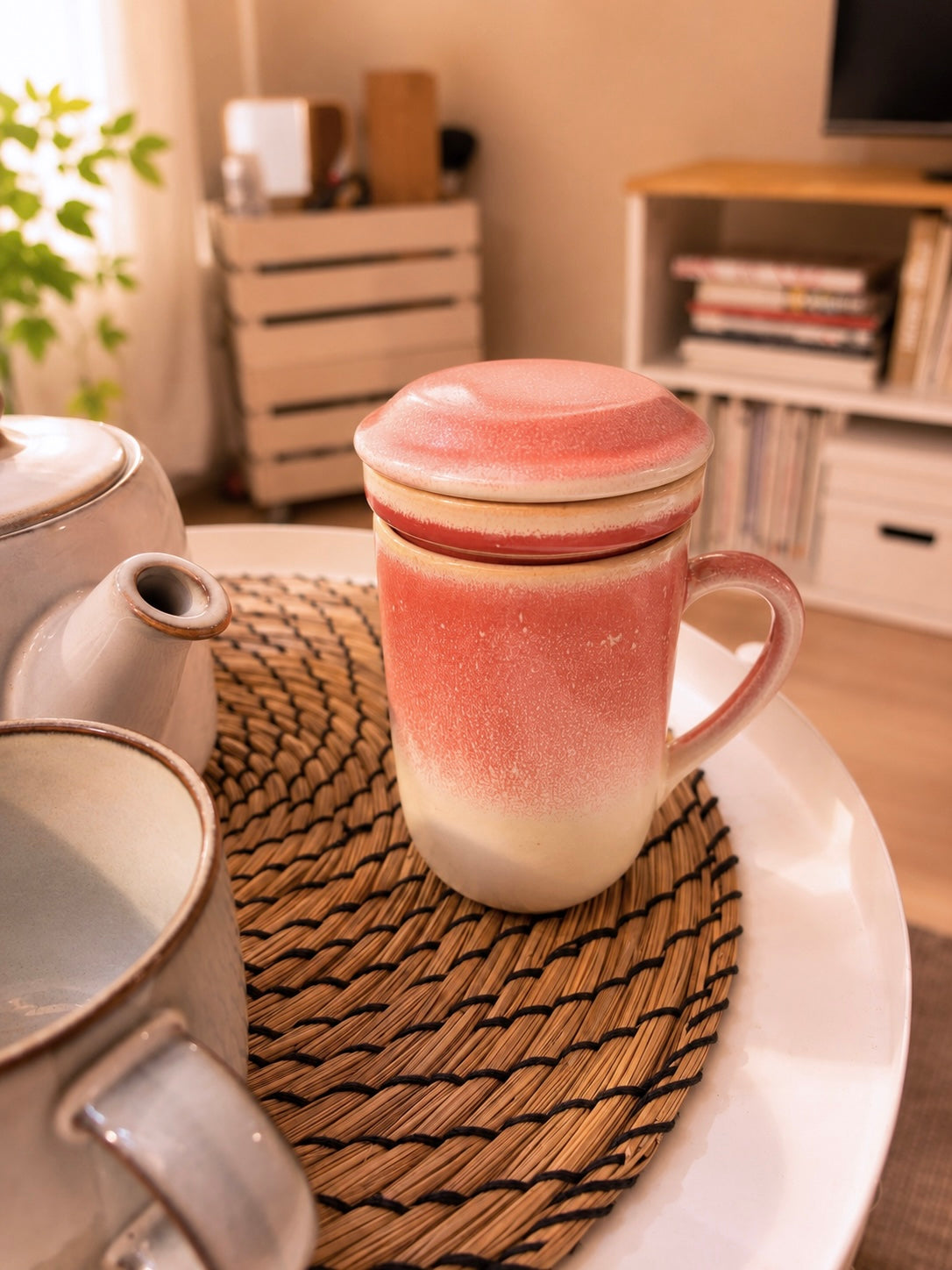 Handgefertigtes Teetassen-Set mit Teesieb und Deckel – Keramik in warmen Rosétönen