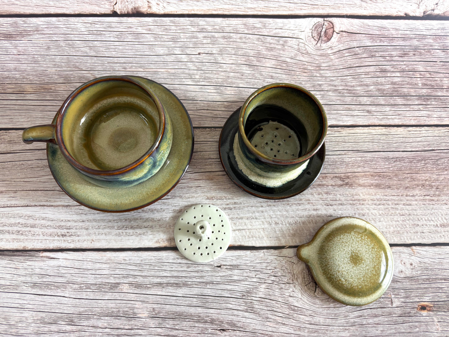 GESCHENKSET- Kaffeebohnen und Phin Set mit Kaffeefilter und passender Tasse aus Keramik in Moosgrün